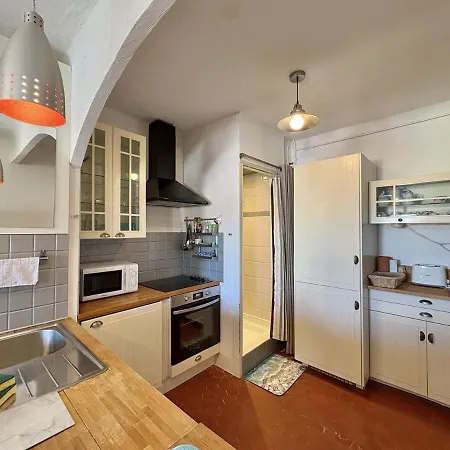 Appartamento F1 Plein Centre De Saint-raphael, Vue Mer, 50m De La